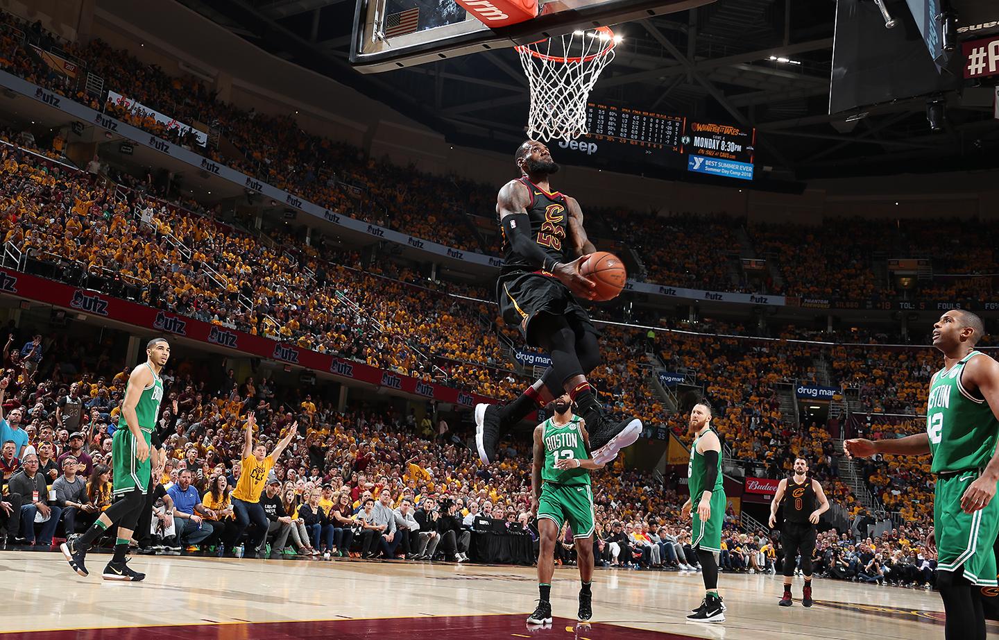 开云-快船不断突破!,东契奇连续十五场比赛得分超过刷新纪录全场沸腾不已-开云